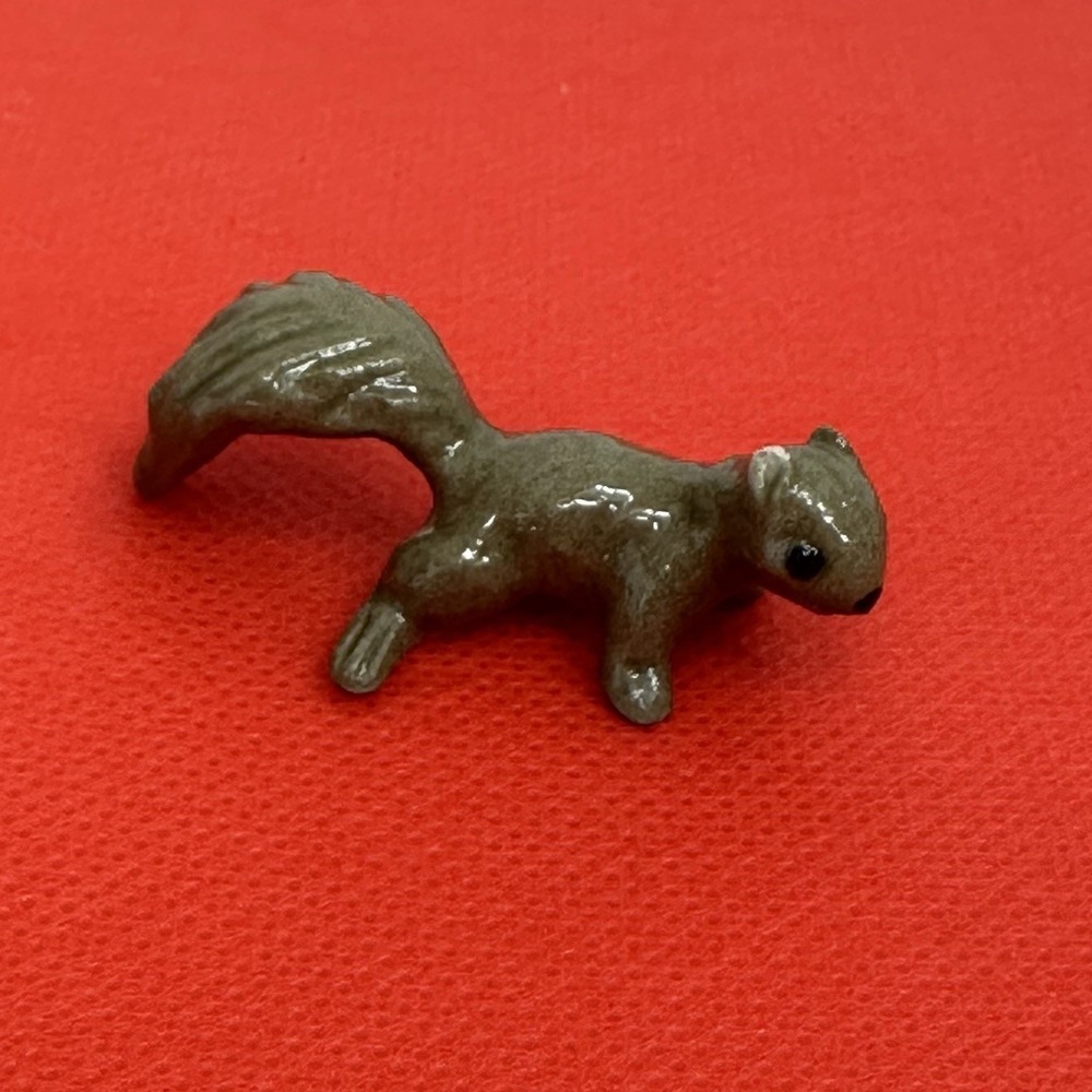Vintage Hagen Renaker Gray‎ Squirrel Baby Miniature Ceramic Glazed Bushy Tail